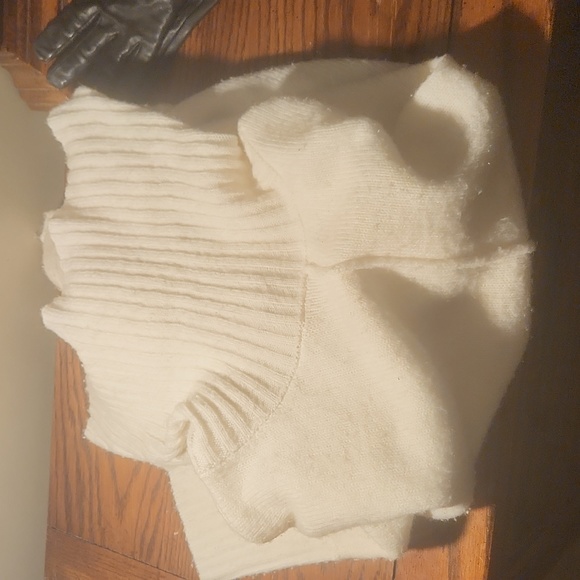 Sweater - Picture 1 of 5